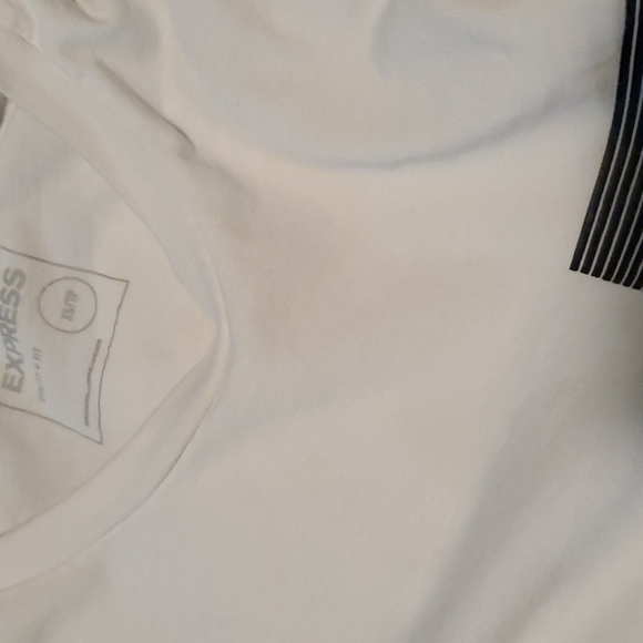 Express tshirt bundle - Picture 5 of 5